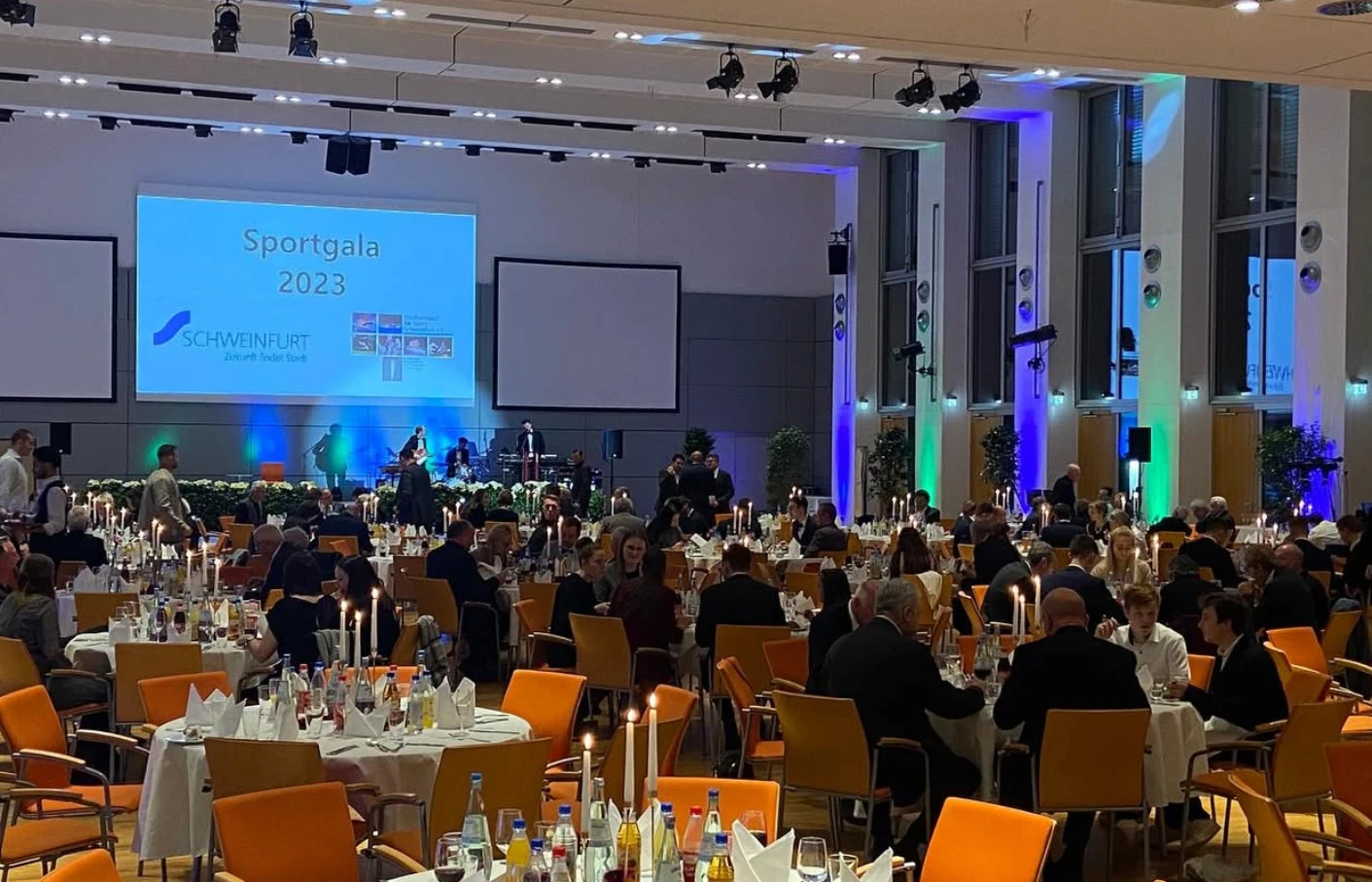 Veranstaltungssaal mit Publikum – Events und Kongresse